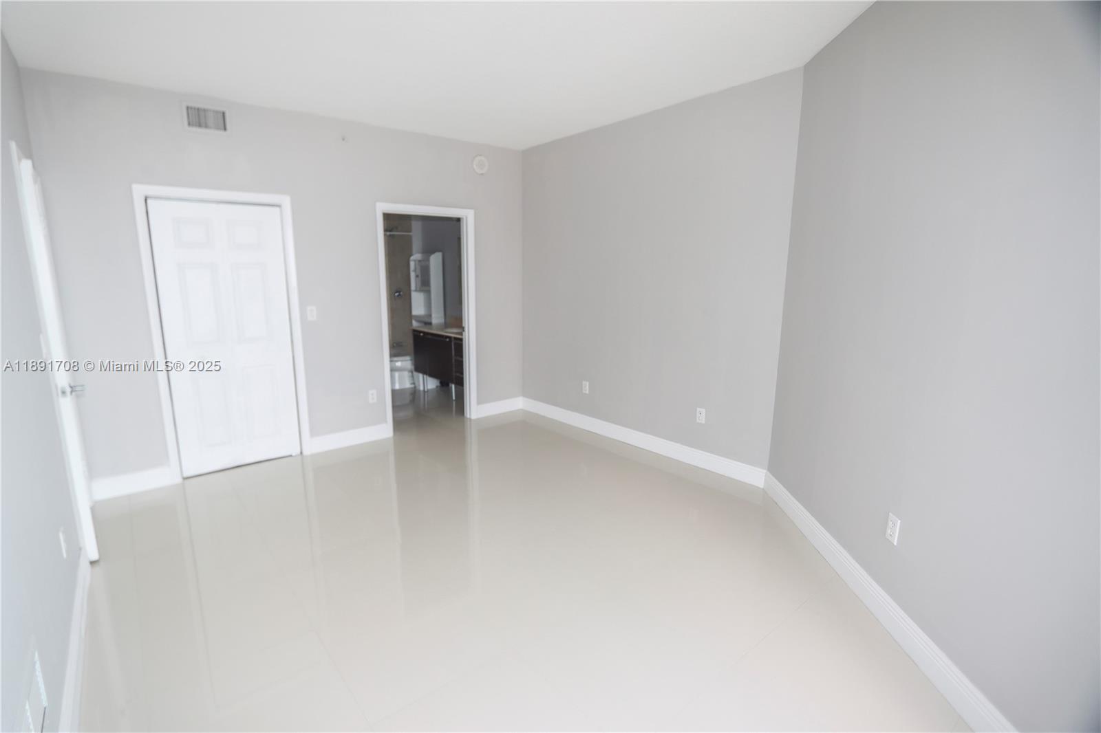 1900 N Bayshore Dr # 2216