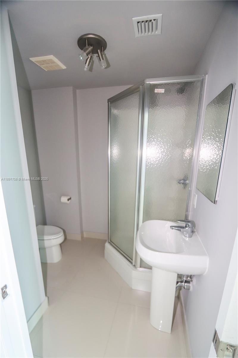 1900 N Bayshore Dr # 2216