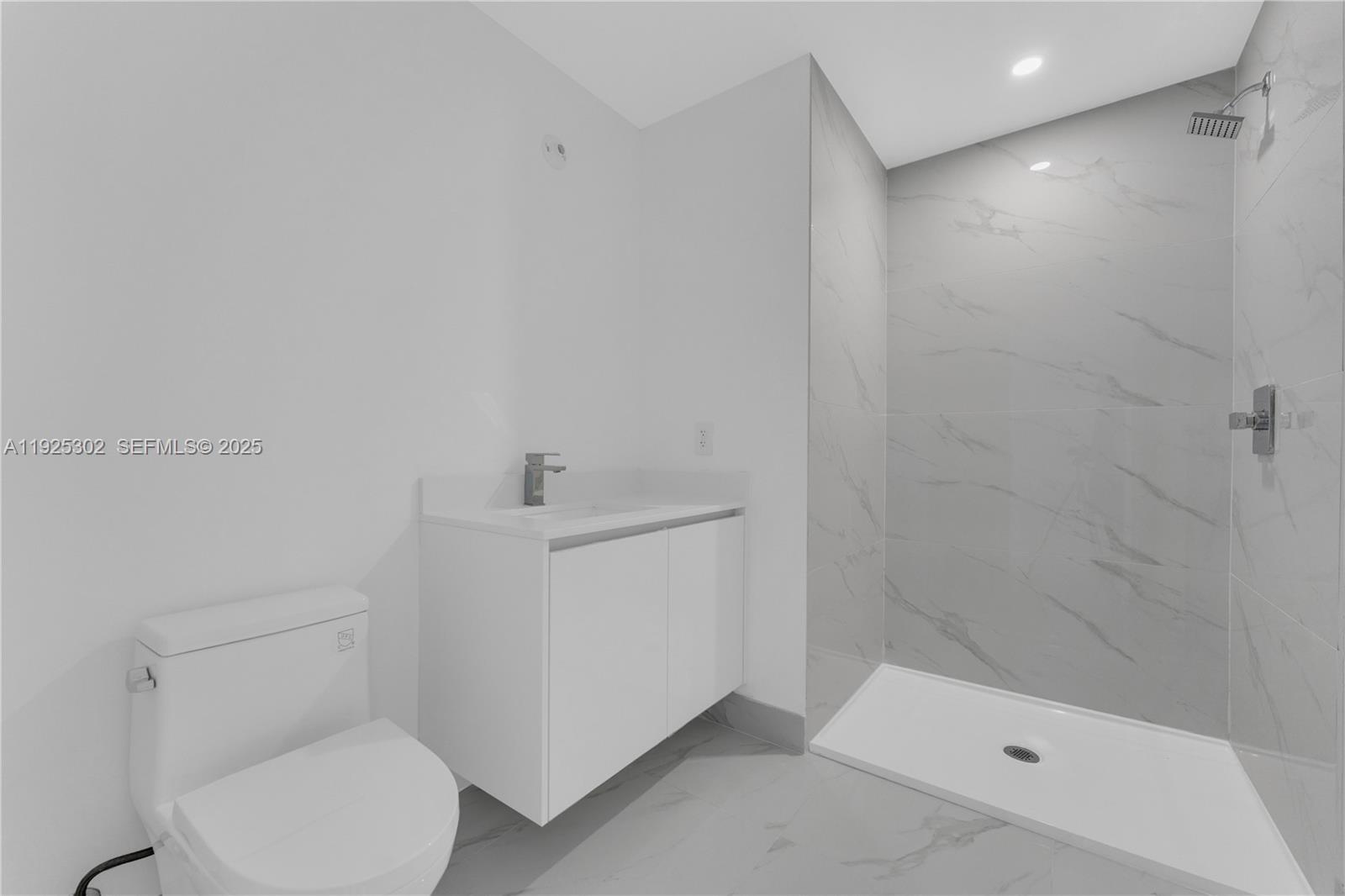 700 NE 24th St # 4402