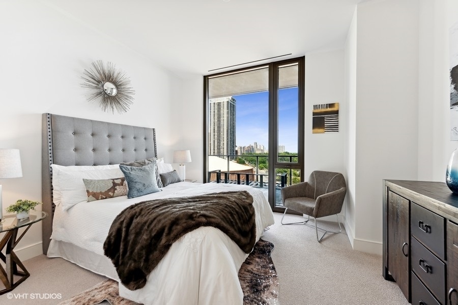 1550 N Clark Street Unit: 701