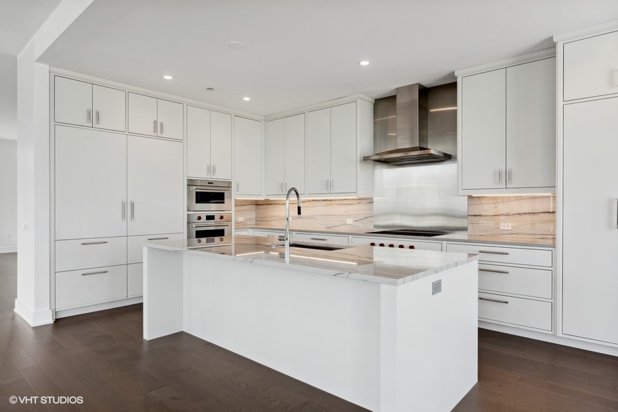 1550 N Clark Street Unit: 701