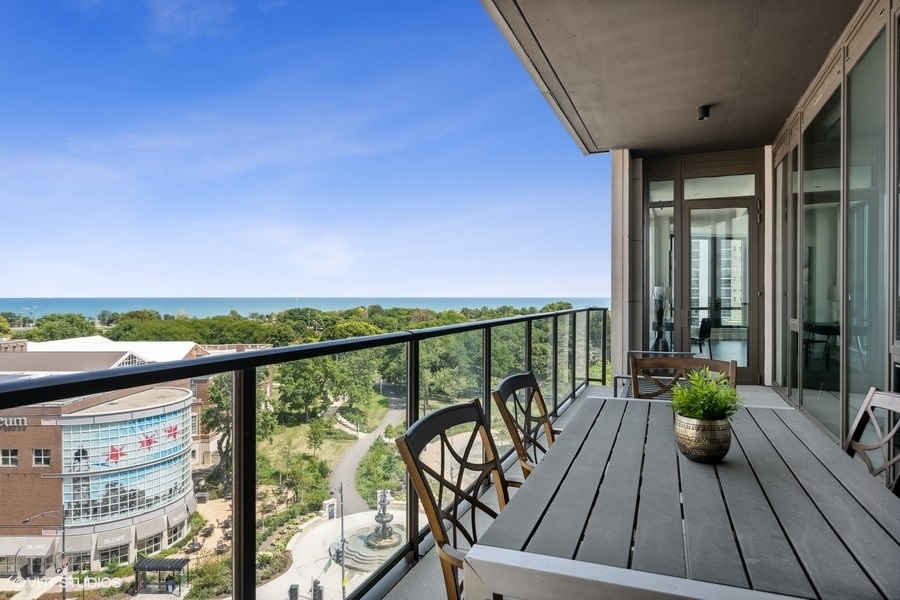 1550 N Clark Street Unit: 701