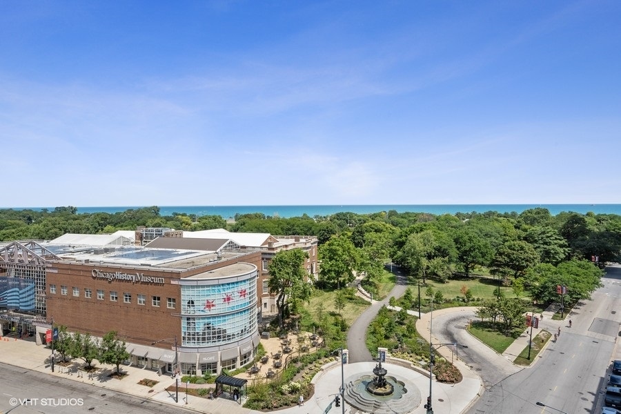 1550 N Clark Street Unit: 701