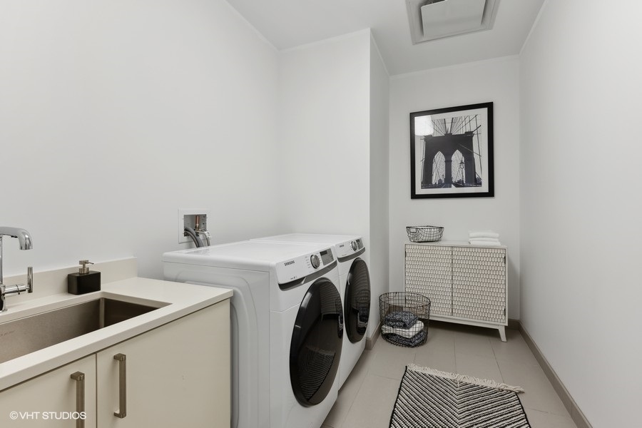 1550 N Clark Street Unit: 701