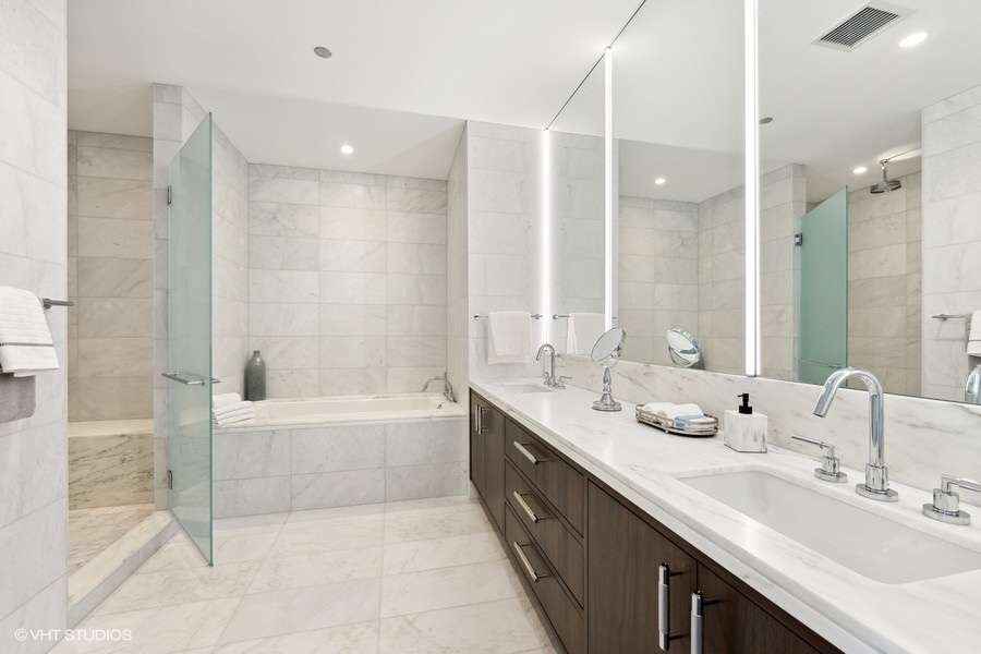 1550 N Clark Street Unit: 701