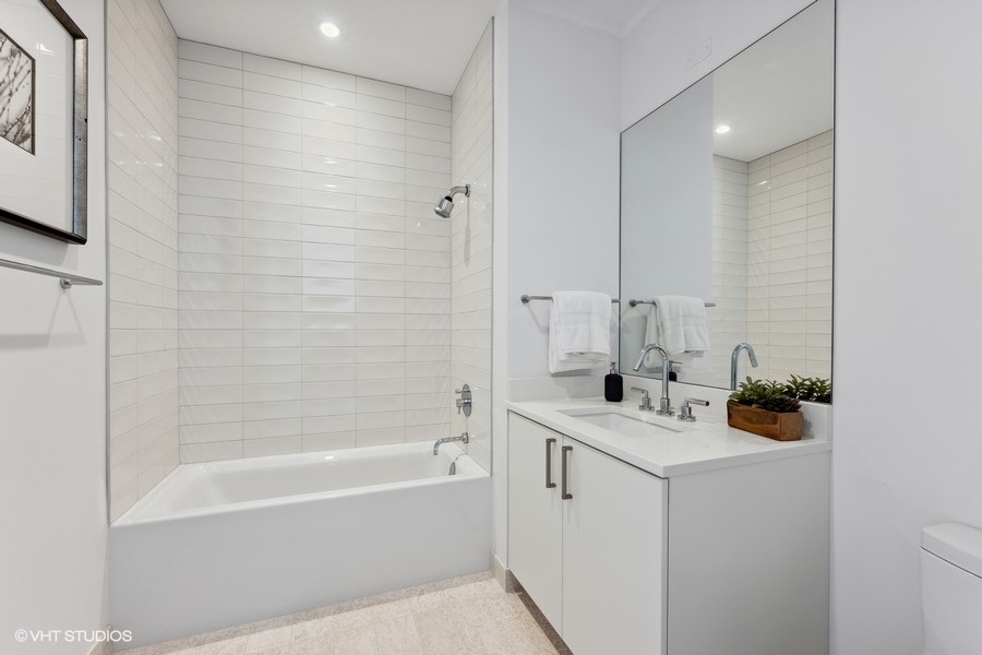 1550 N Clark Street Unit: 701