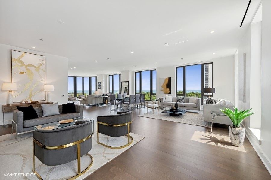 1550 N Clark Street Unit: 701