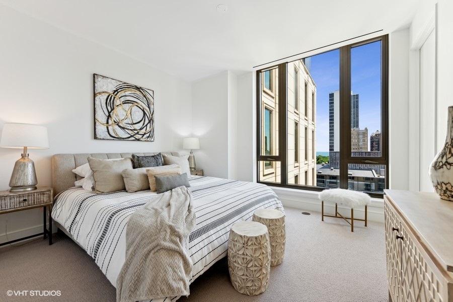 1550 N Clark Street Unit: 701