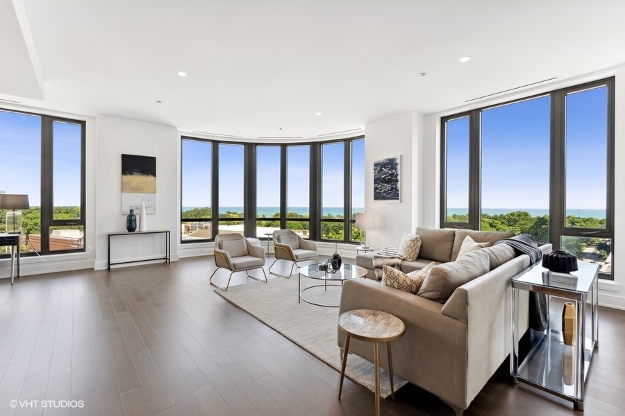 1550 N Clark Street Unit: 701