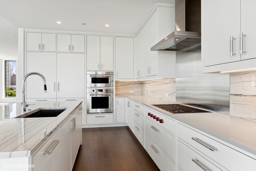 1550 N Clark Street Unit: 701