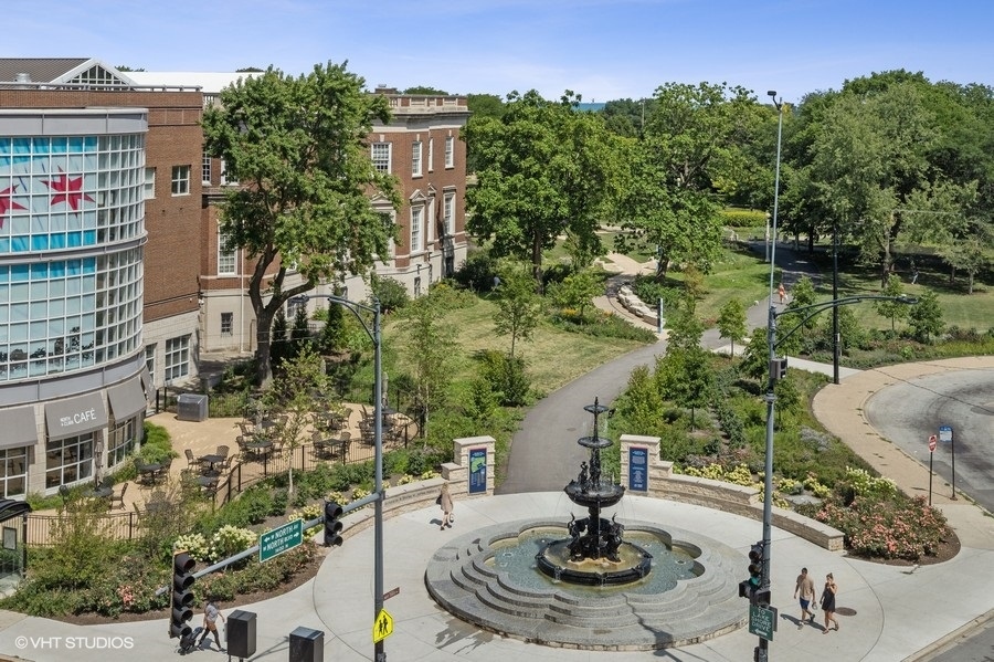 1550 N Clark Street Unit: 701