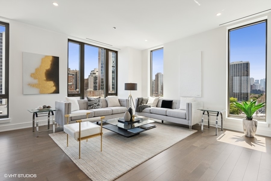 1550 N Clark Street Unit: 701