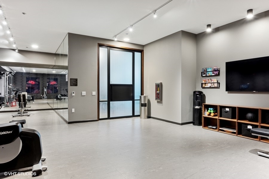 1550 N Clark Street Unit: 701