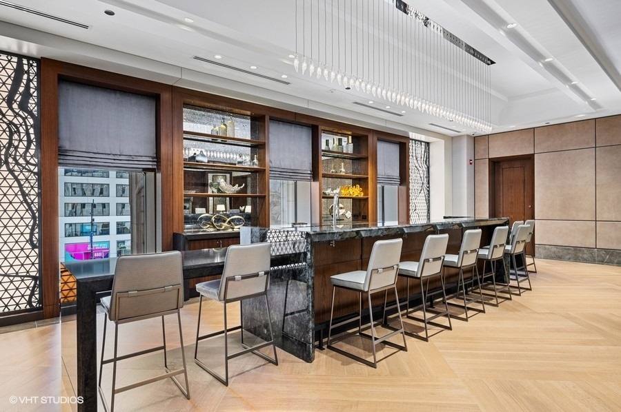 435 N Michigan Avenue Unit: 1003