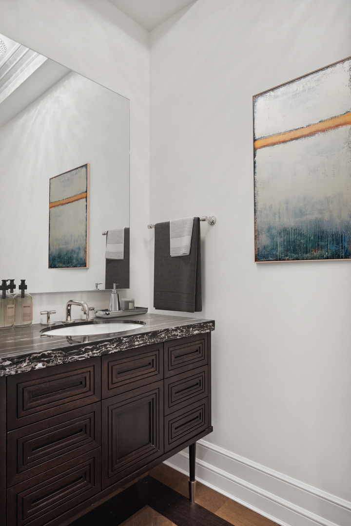 435 N Michigan Avenue Unit: 1003