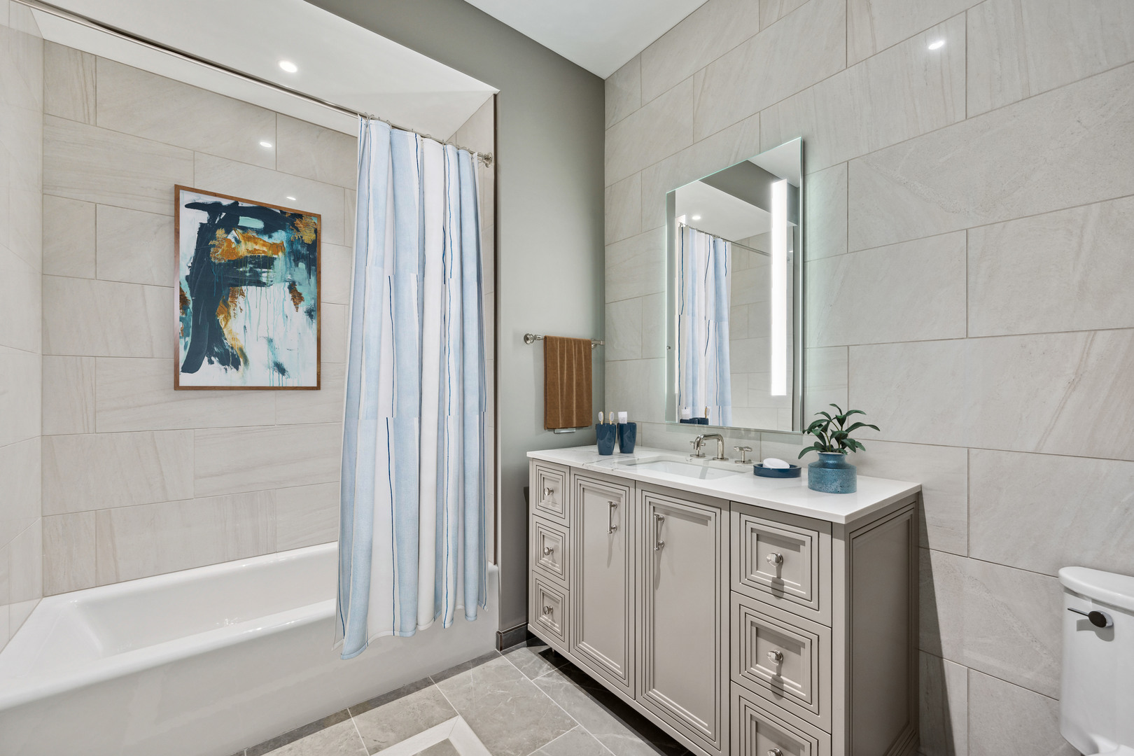 435 N Michigan Avenue Unit: 1003