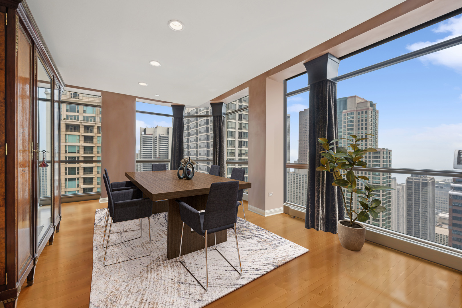 21 E Huron Street Unit: 4402