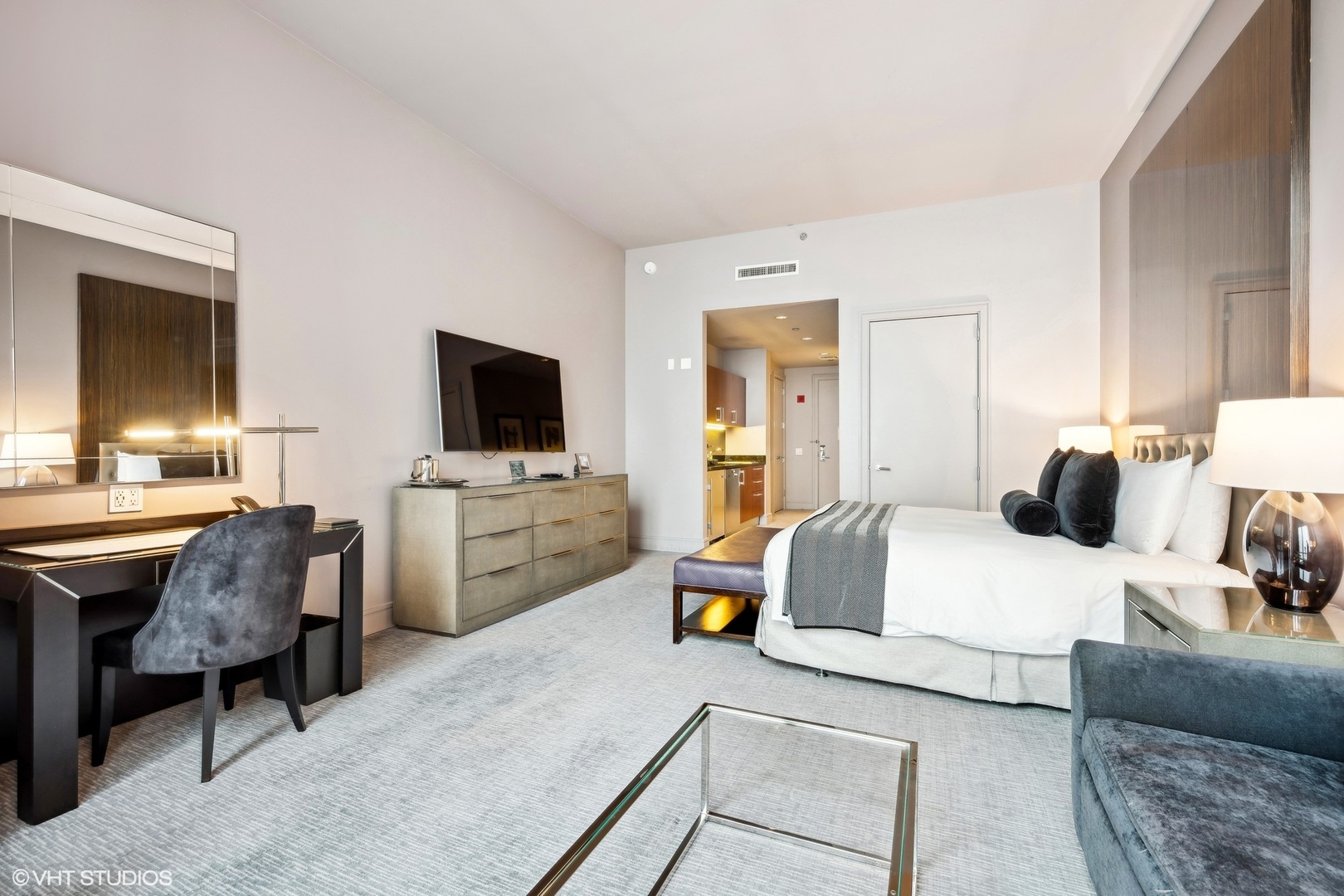 401 N WABASH Avenue Unit: 1718