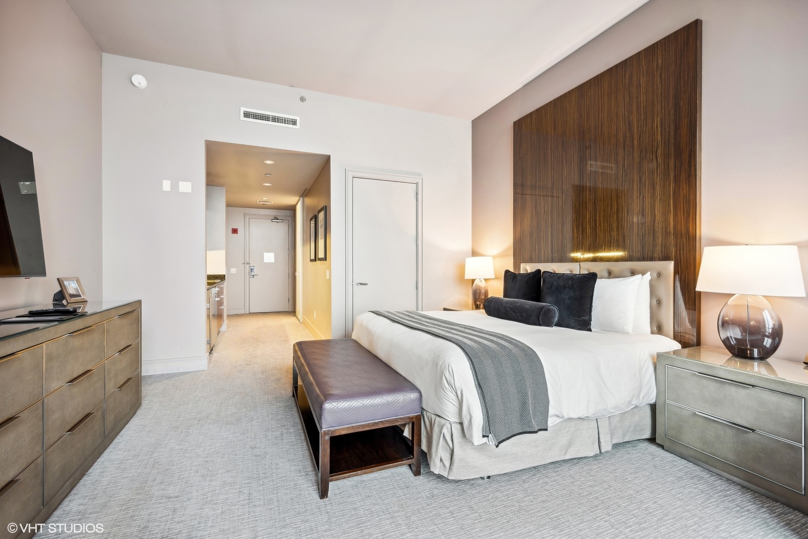 401 N WABASH Avenue Unit: 1718