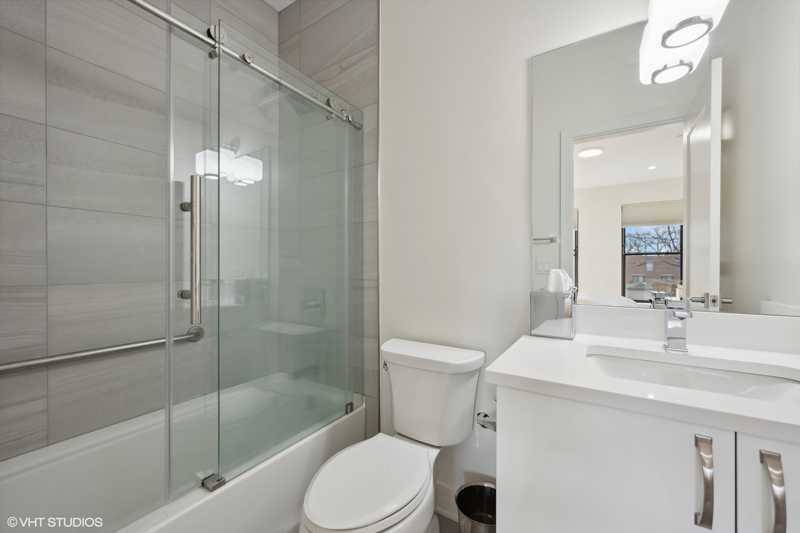 1560 Oakwood Avenue Unit: 205