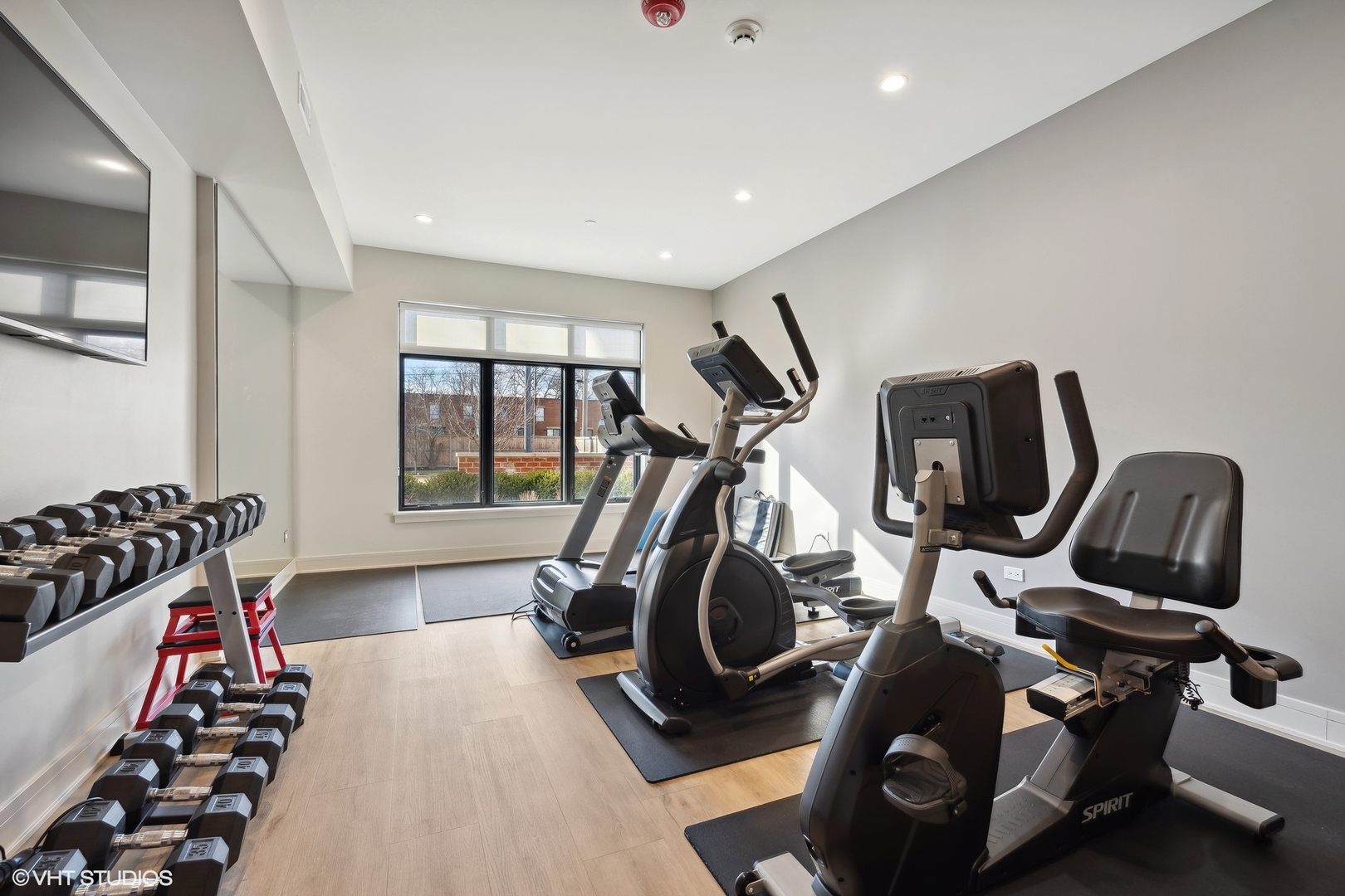 1560 Oakwood Avenue Unit: 205