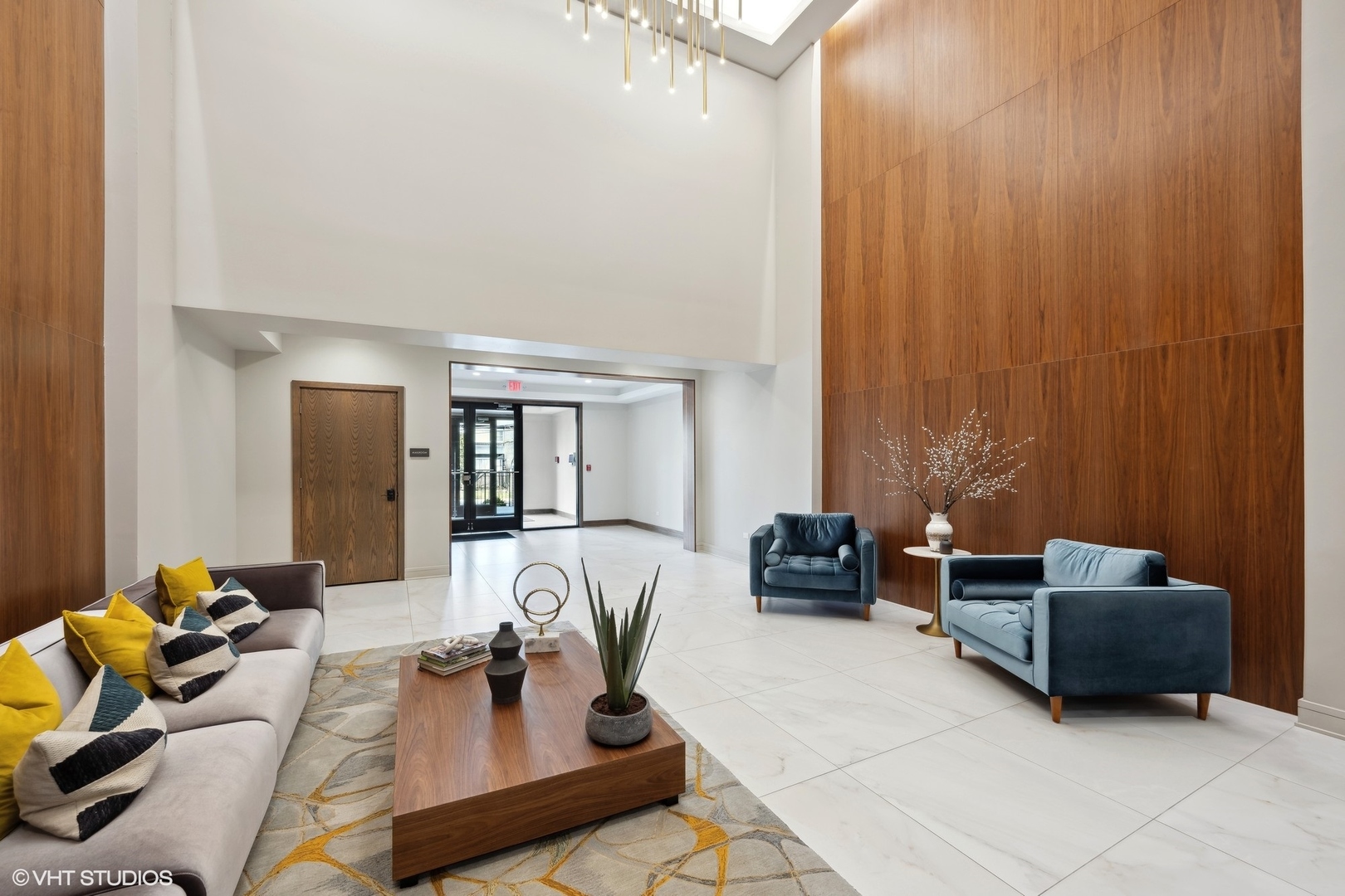 1560 Oakwood Avenue Unit: 205