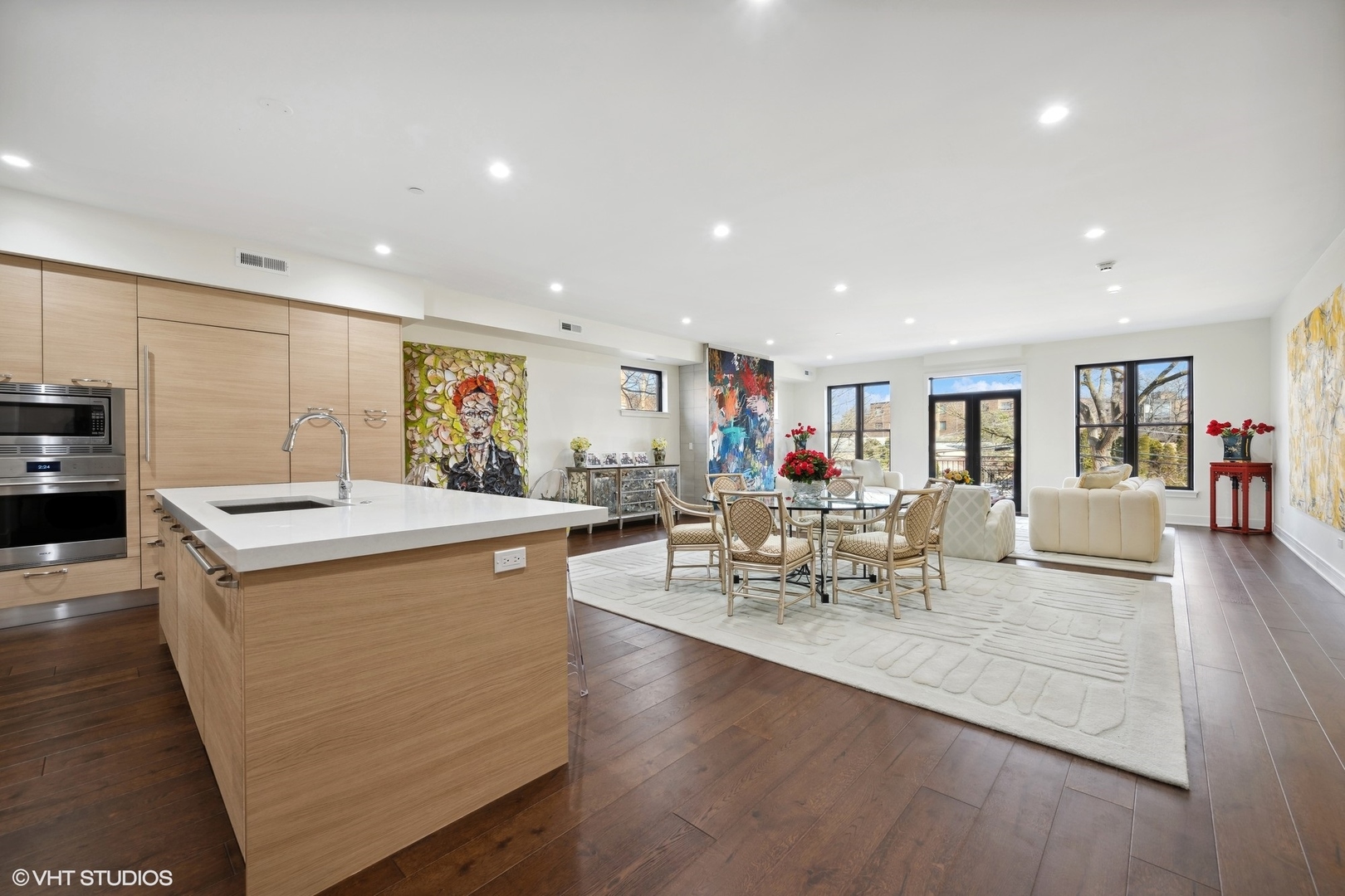 1560 Oakwood Avenue Unit: 205