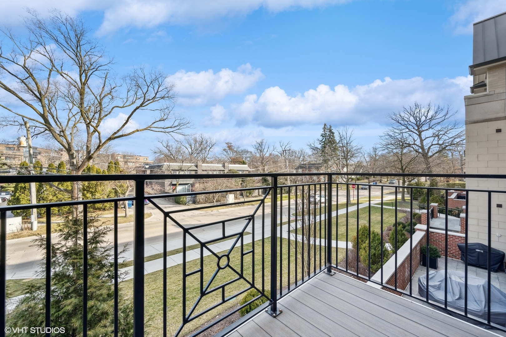 1560 Oakwood Avenue Unit: 205