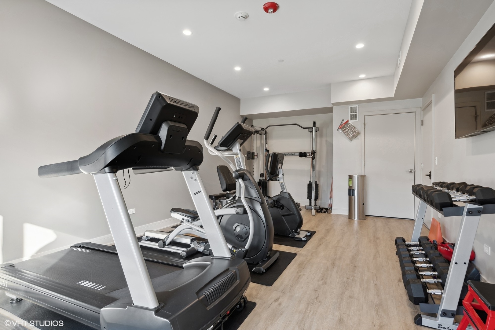 1560 Oakwood Avenue Unit: 205