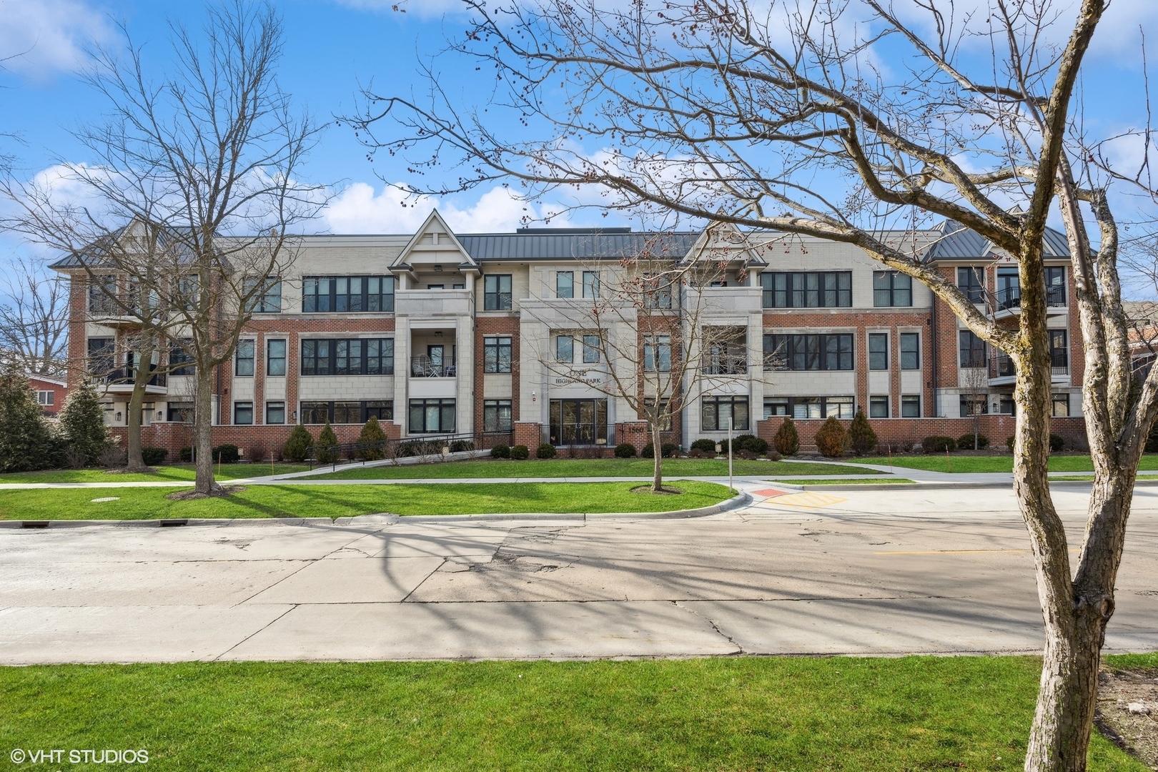 1560 Oakwood Avenue Unit: 205