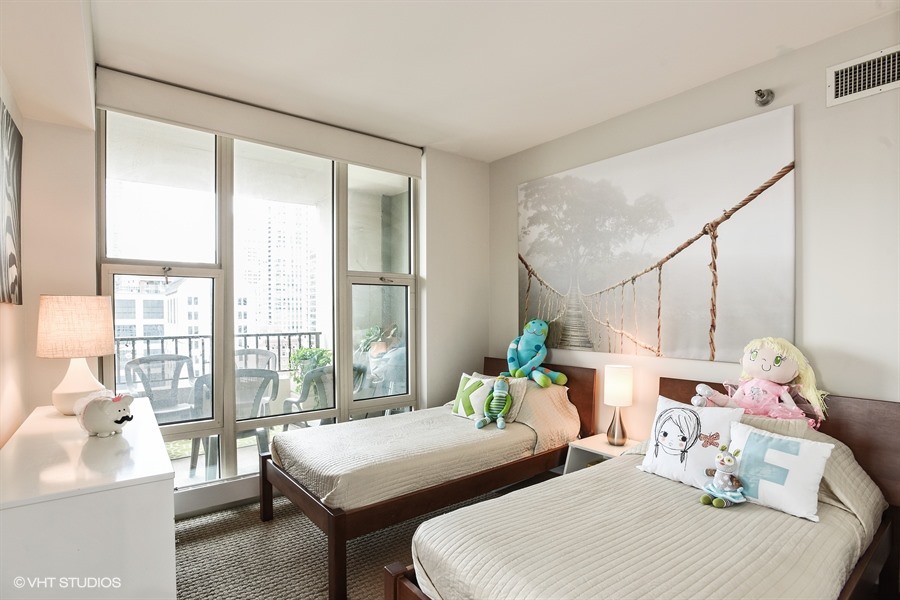 25 E Superior Street Unit: 2102