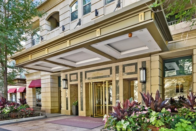 25 E Superior Street Unit: 2102