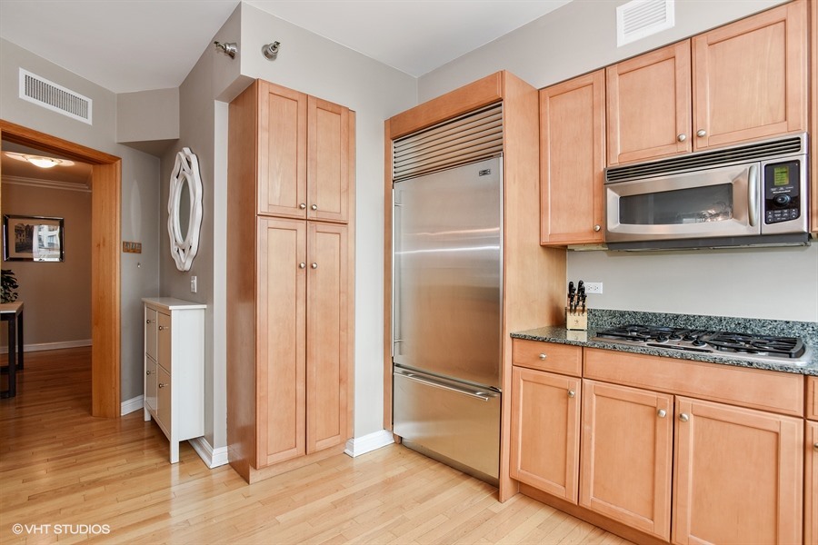 25 E Superior Street Unit: 2102