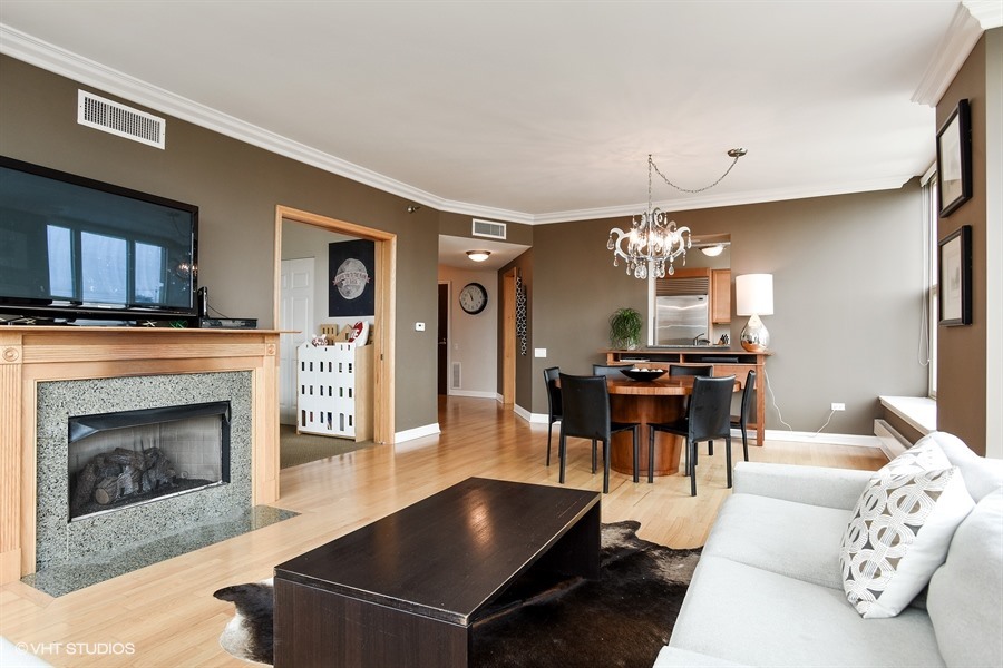 25 E Superior Street Unit: 2102