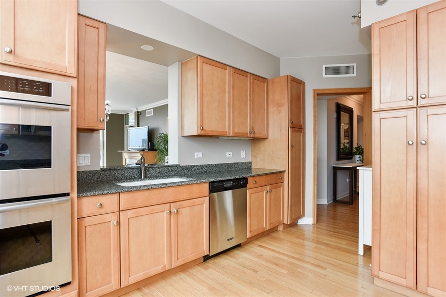 25 E Superior Street Unit: 2102