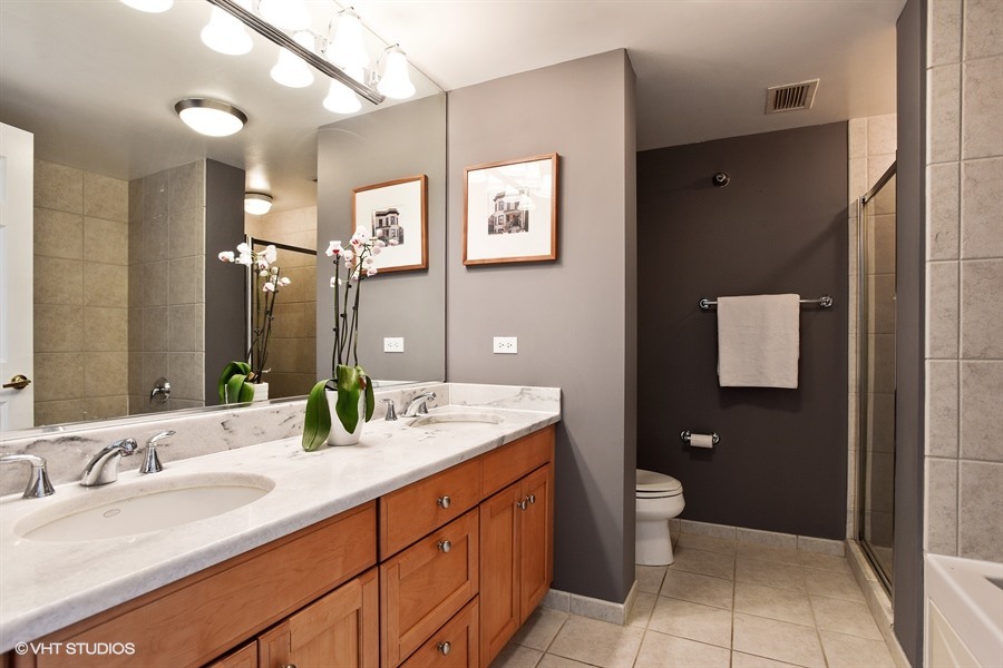 25 E Superior Street Unit: 2102