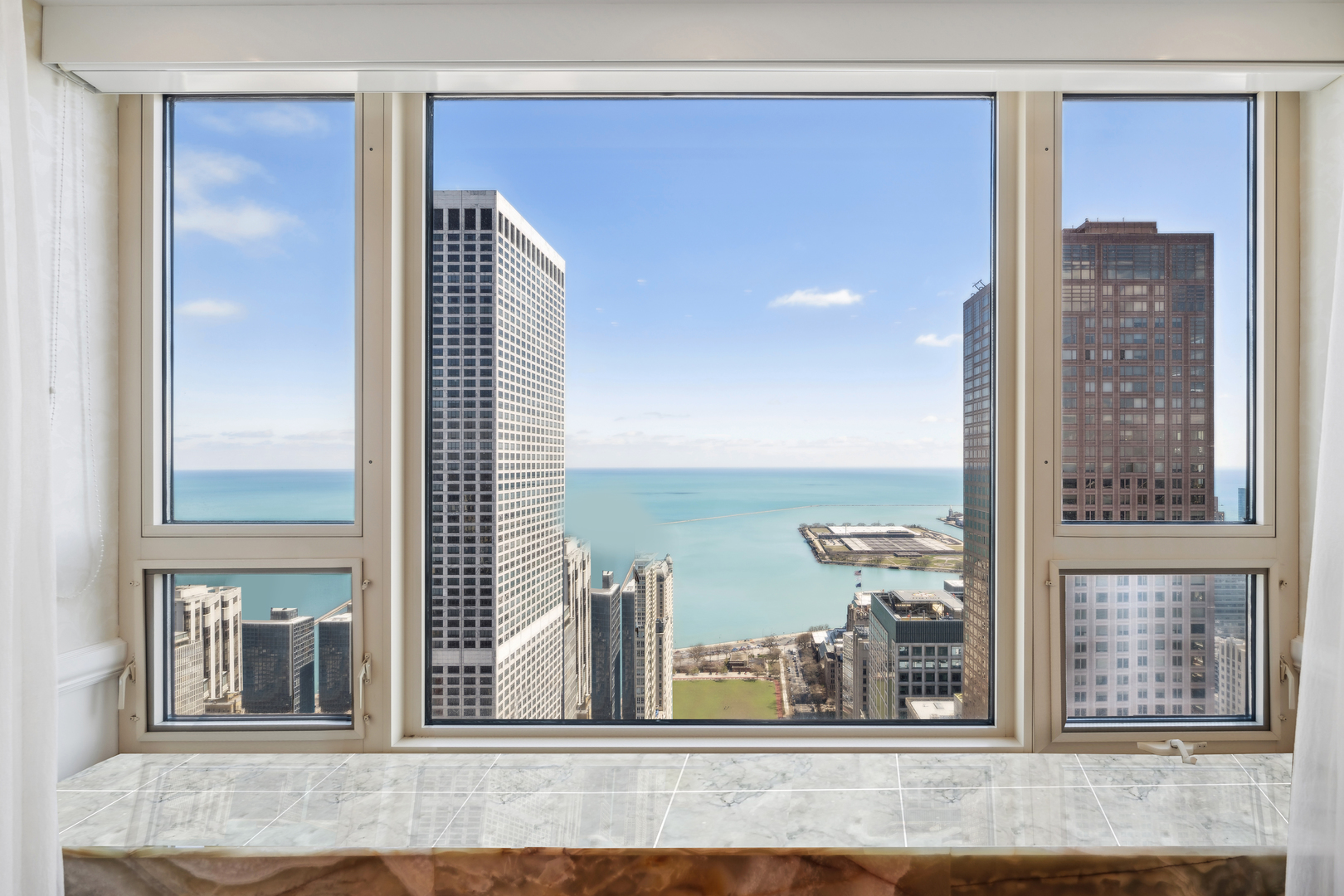 800 N Michigan Avenue Unit: 5401