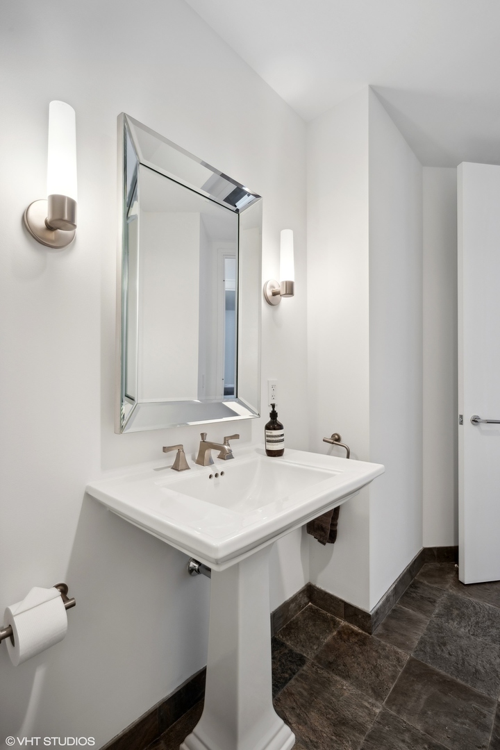 401 N Wabash Avenue Unit: 65D