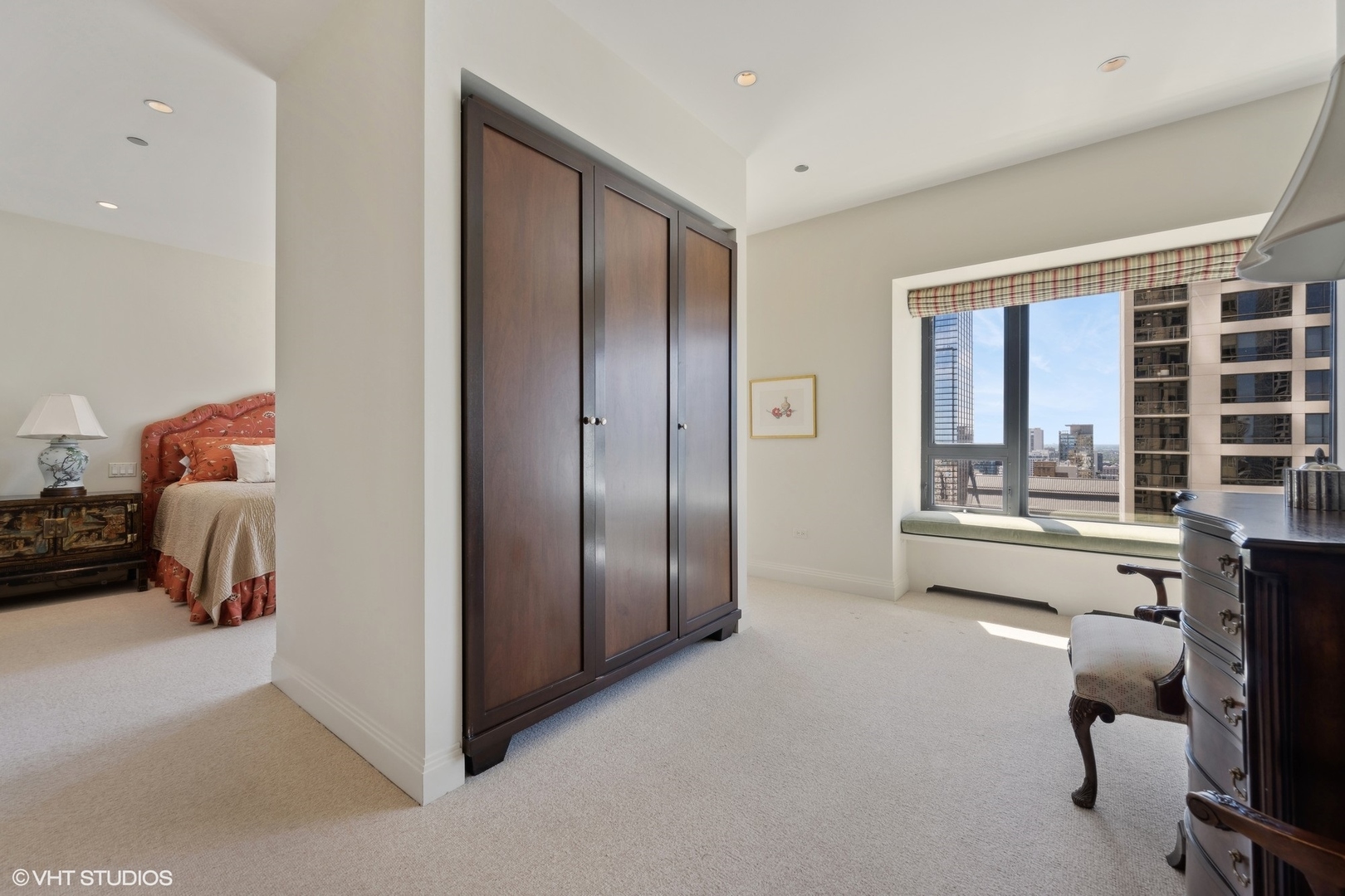 800 N Michigan Avenue Unit: 2702