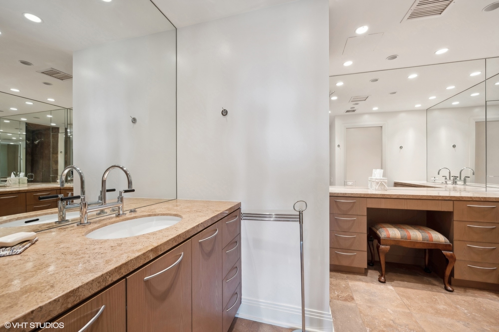 800 N Michigan Avenue Unit: 2702