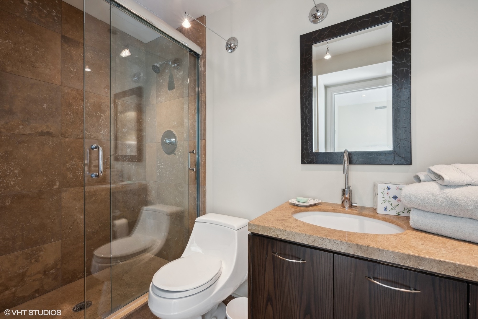 800 N Michigan Avenue Unit: 2702