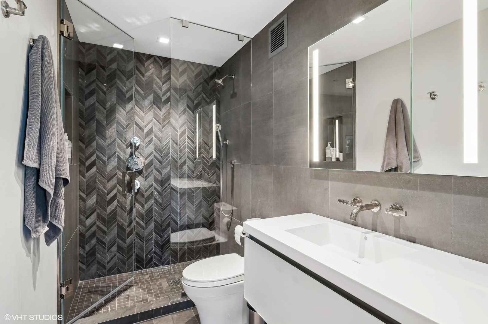 100 E Huron Street Unit: 2705