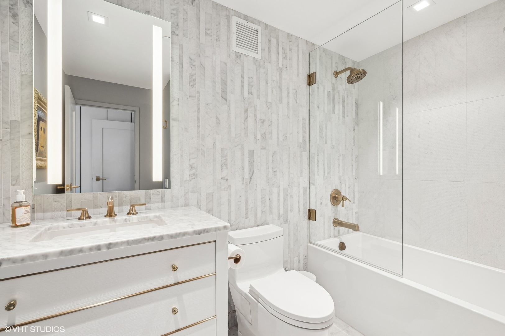 100 E Huron Street Unit: 2705