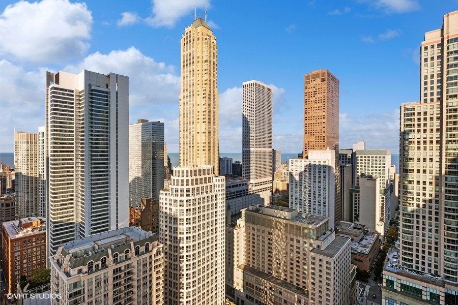 25 E Superior Street Unit: 4005