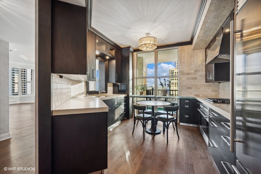 25 E Superior Street Unit: 4005