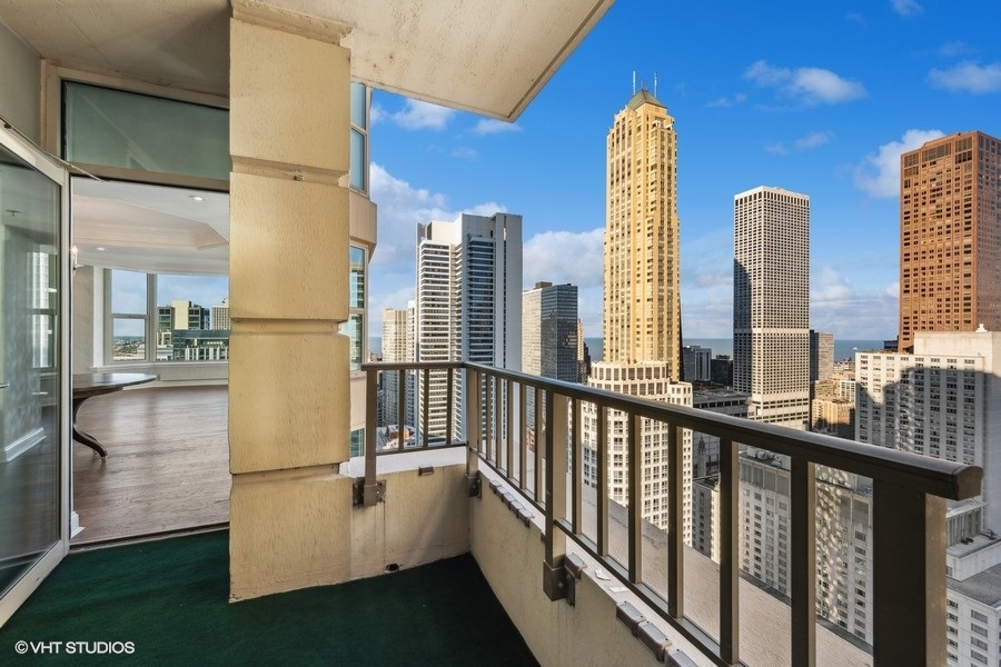 25 E Superior Street Unit: 4005