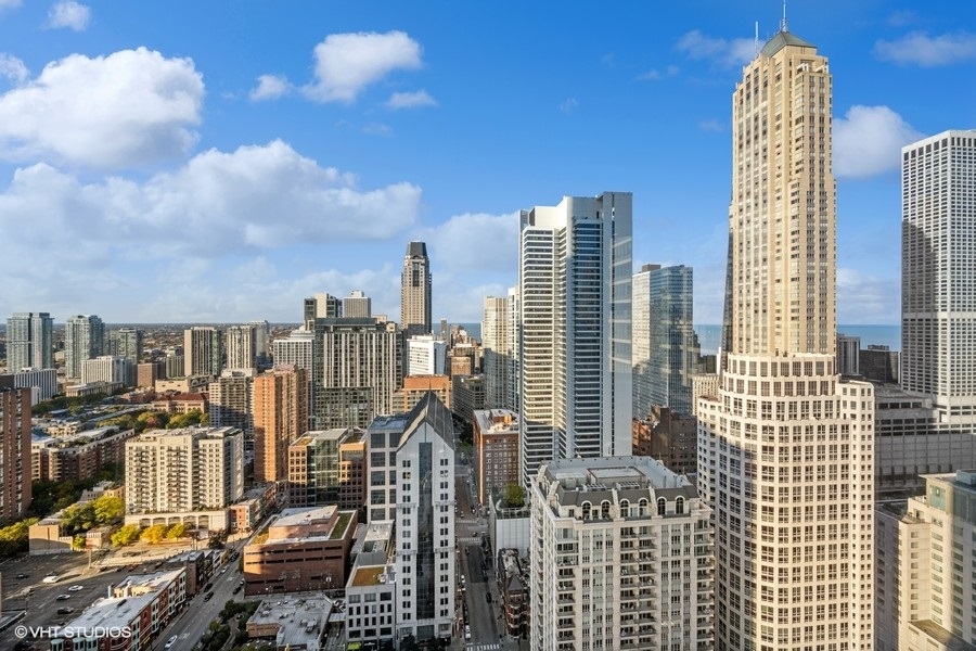 25 E Superior Street Unit: 4005