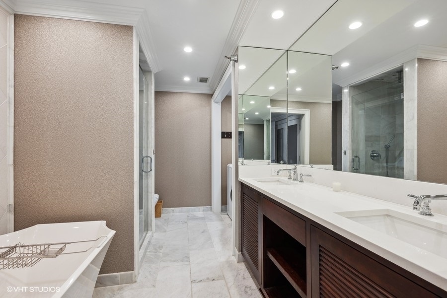 25 E Superior Street Unit: 4005