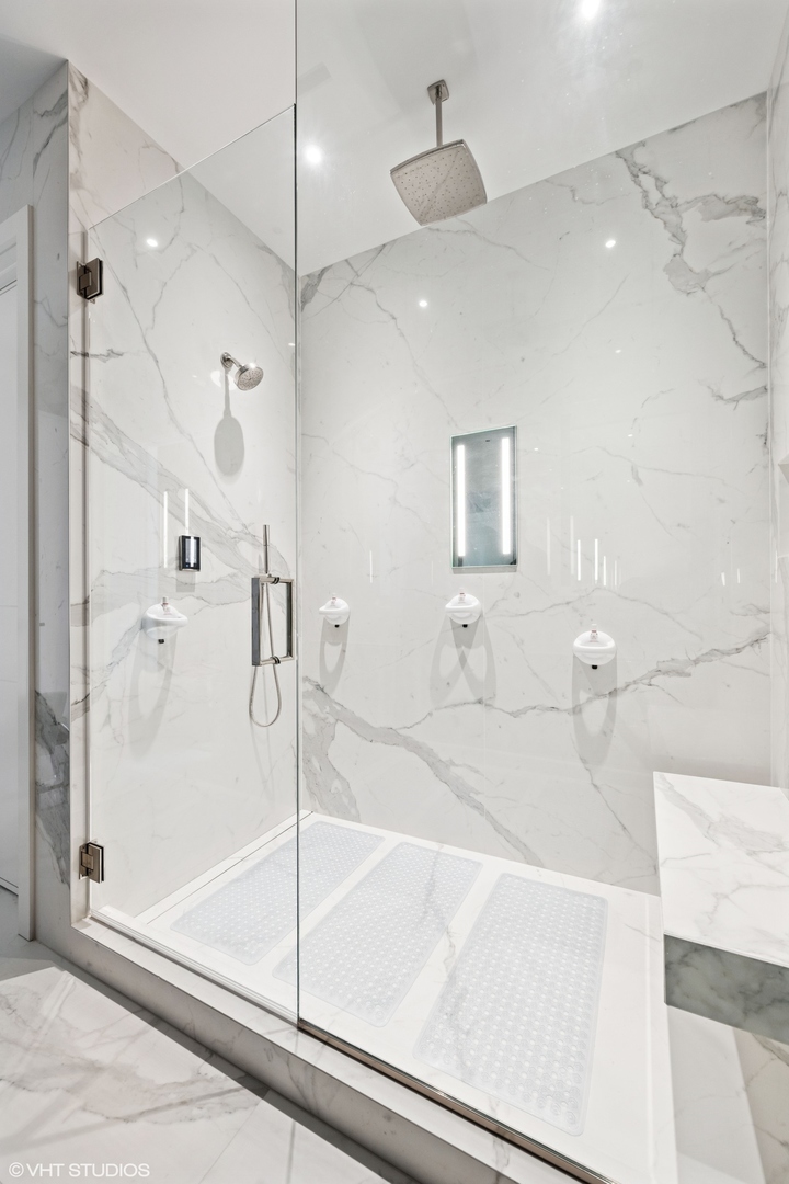 14 W Superior Street Unit: 4403