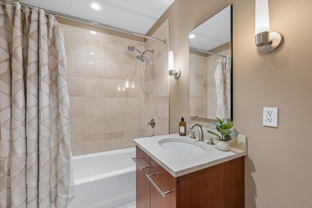 401 N Wabash Avenue Unit: 57F